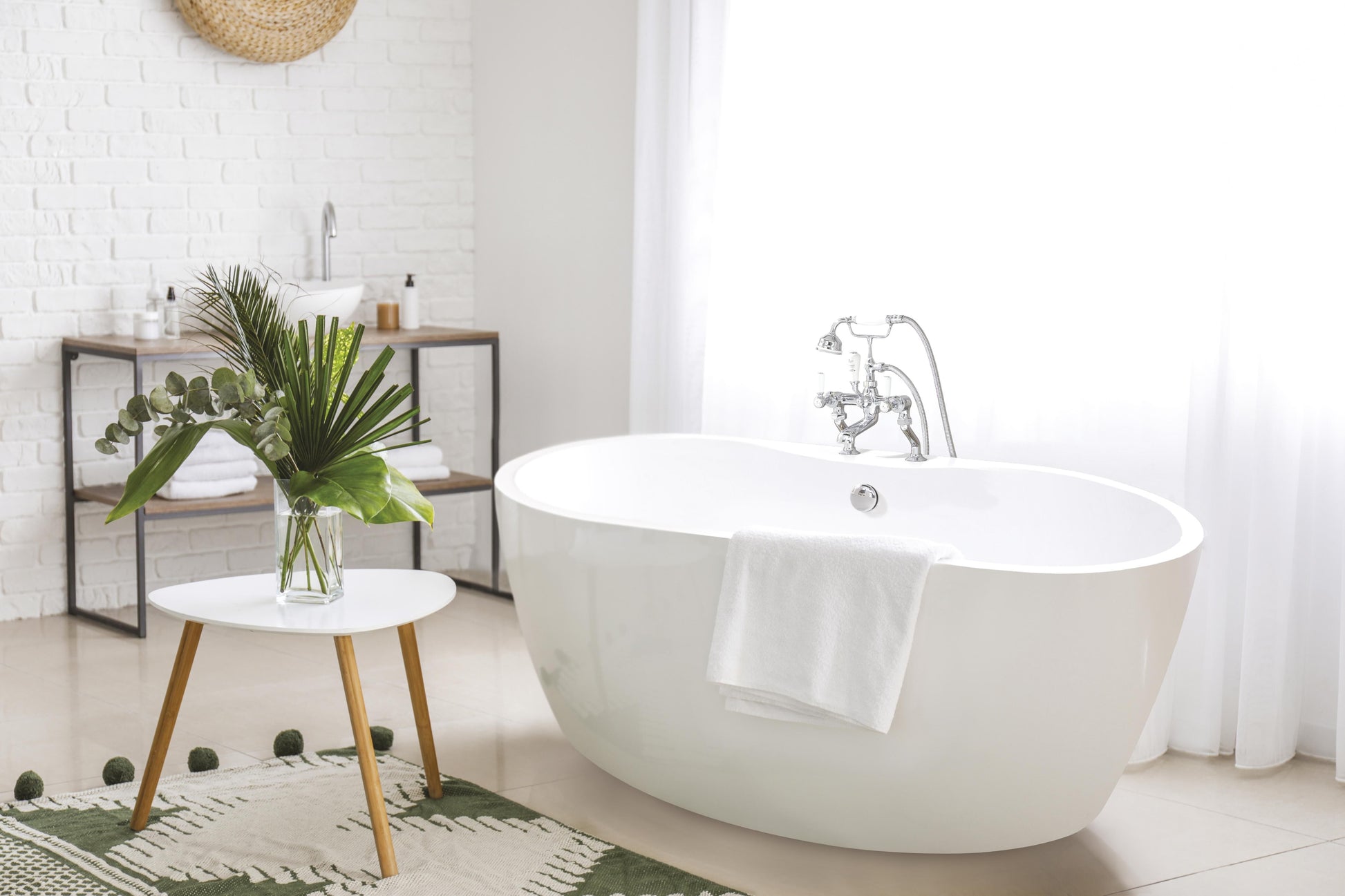 BC Designs Tamorina freestanding bathtub in white, 1400mm modern design with smooth curves and elegant style.
