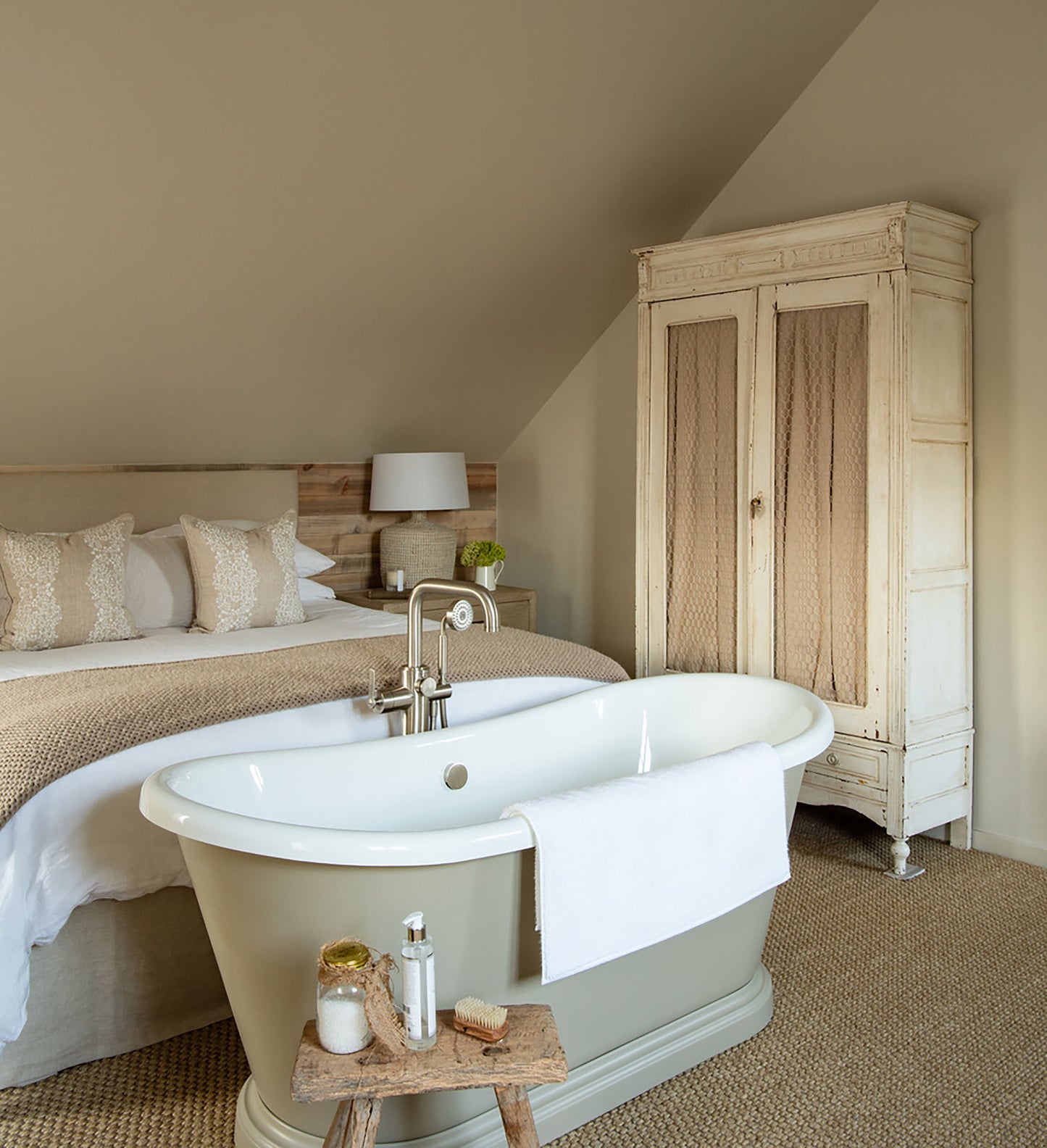 Acrylic freestanding bathtub by BC Designs, 1700mm boat-shaped bath with sleek, modern design and smooth surface.