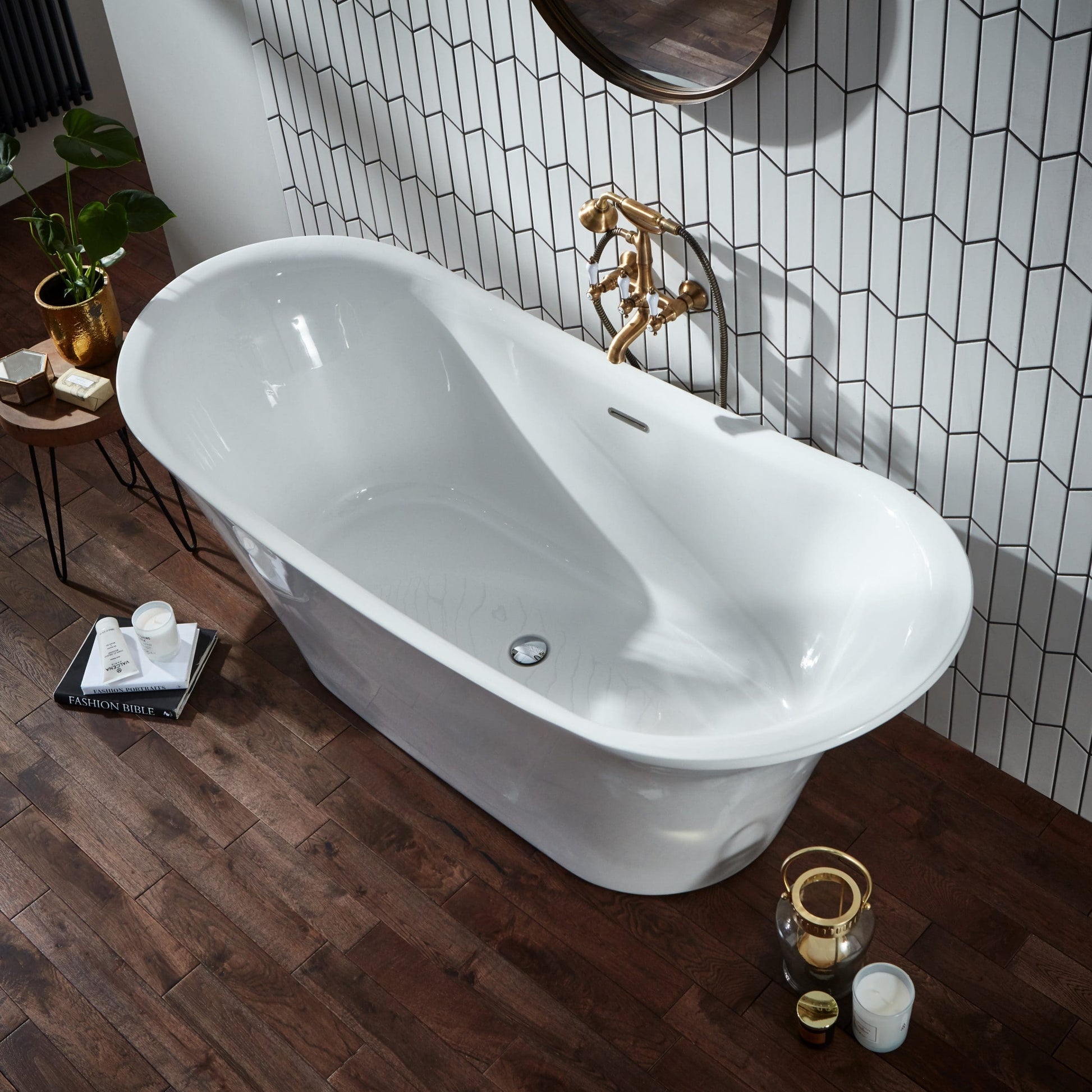 White Frontline Bow Freestanding Bathtub, 1800x800mm, with smooth curves and modern design, shown in a stylish bathroom setting.