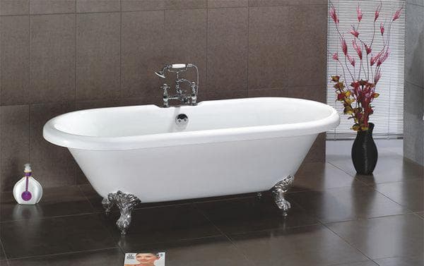 Nabis traditional double-ended freestanding bathtub with chrome ball and claw feet, measuring 1695 x 755 x 620mm.